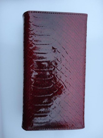 Женский кожаный кошелек dr.koffer с декоративным покрытием (темно-красный)

От. . фото 3
