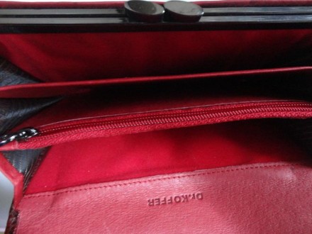 Женский кожаный кошелек dr.koffer с декоративным покрытием (темно-красный)

От. . фото 5