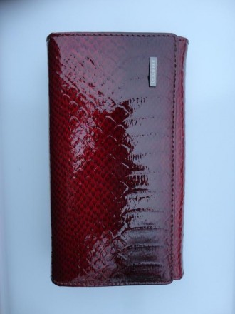 Женский кожаный кошелек dr.koffer с декоративным покрытием (темно-красный)

От. . фото 2
