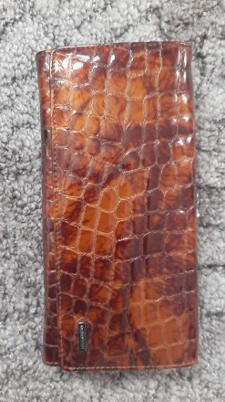 Большой женский кожаный кошелек dr.koffer (лакированный, коричневый)

Отличное. . фото 2