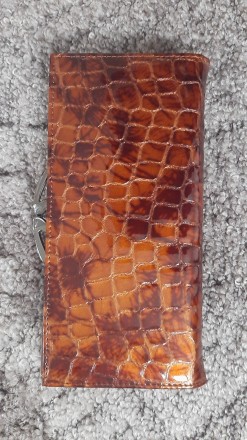 Большой женский кожаный кошелек dr.koffer (лакированный, коричневый)

Отличное. . фото 3