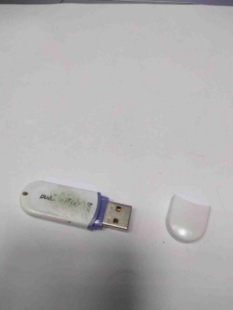 USB 8Gb — пам'ятний пристрій, що використовує як носій флешпам'ять, і під'єднуєт. . фото 4