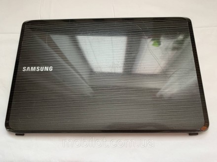 Часть корпуса крышка матрицы к ноутбуку Samsung R523. Есть следы от эксплуатации. . фото 2