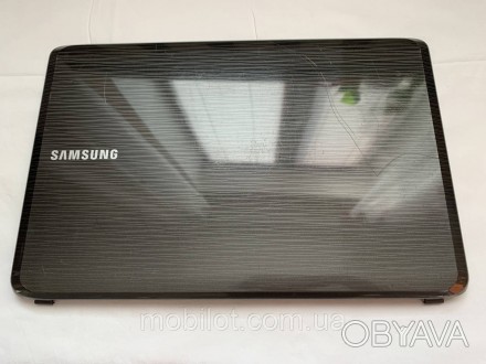 Часть корпуса крышка матрицы к ноутбуку Samsung R523. Есть следы от эксплуатации. . фото 1