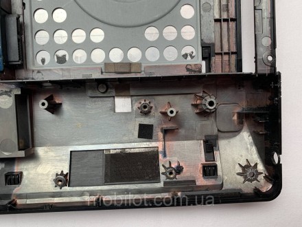 Часть корпуса стол и сервисная крышка к ноутбуку Lenovo G585. Есть следы от эксп. . фото 8