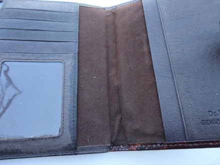 Кожаная двойная обложка на паспорт dr.koffer (лакированная, коричневая)

Отлич. . фото 3