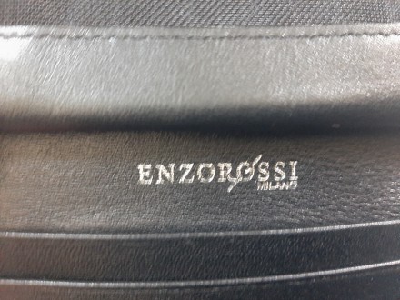 Кожаный женский кошелек EnzoRossi

Отличное качество
Размер 9,7 Х 8,7 см

В. . фото 5