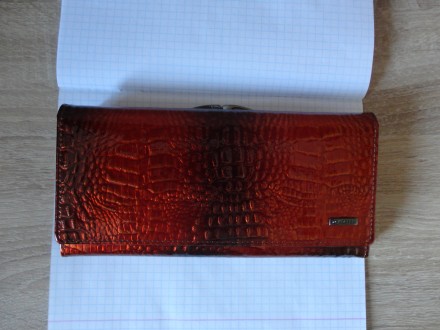 Большой женский кожаный кошелек dr.koffer (лакированный, оранжево-черный)

Отл. . фото 13