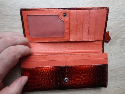 Большой женский кожаный кошелек dr.koffer (лакированный, оранжево-черный)

Отл. . фото 5