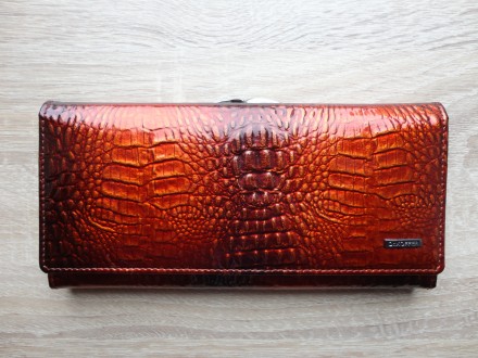 Большой женский кожаный кошелек dr.koffer (лакированный, оранжево-черный)

Отл. . фото 3