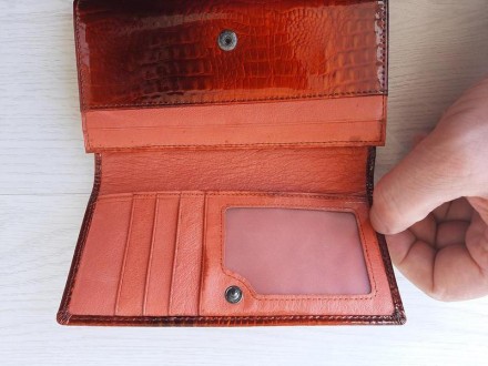 Женский кожаный кошелек Dr.Koffer (лакированный, оранжево-черный)

Отличное ка. . фото 7