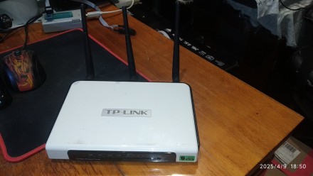 Роутер TL-WR845N(RU) V4.0 300 мбит/с   550
Роутер TL-WR941ND(UK) V5.1 300 мбит/. . фото 6