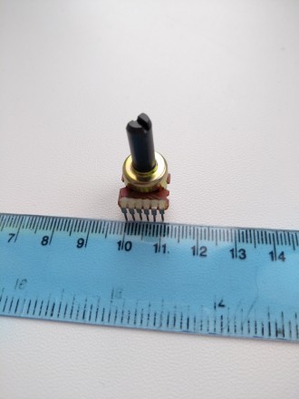 Продам новые резисторы сдвоенные переменные R1216G-HD1-B50K из Китая.

Основны. . фото 2
