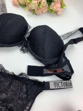 Комплект женский Victoria’s Secret Стразы
Трусики+топ в пакете и упаковочной бум. . фото 9