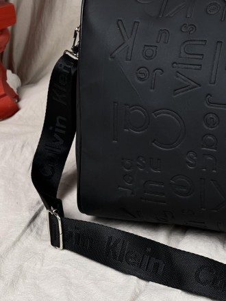 
- Класична дорожня сумка- Лаконічний дизайн- Матеріал: шкірозамінник високої як. . фото 7