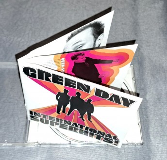 Продам Фирменный СД Green Day - International Superhits!
Состояние диск/полигра. . фото 5