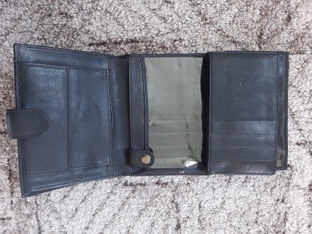 Мужское кожаное портмоне Hassion (черный)

Размер 14 Х 10,4
Хорошее качество
. . фото 4
