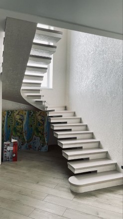 Изготавливае лестницы ,перила любой сложности по вашему или нашему проекту матер. . фото 7