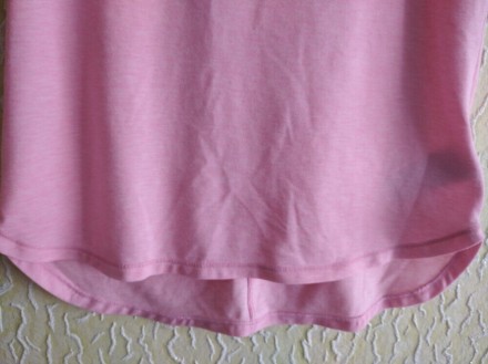 Розовая меланжевая спортивная футболка с красивым вырезом на спинке , девочке с . . фото 6