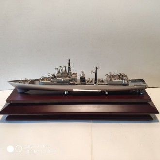Продается стендовая сувенирная модель военного сторожевого корабля.
Материал хр. . фото 3