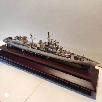 Продается стендовая сувенирная модель военного сторожевого корабля.
Материал хр. . фото 2