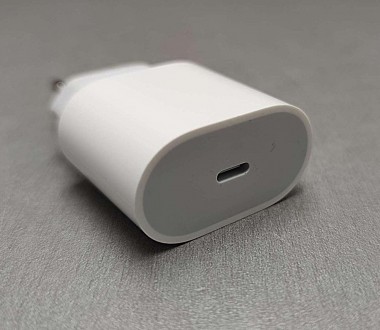 Сетевой адаптер Apple 20W USB-C A2347
Внимание! Комиссионный товар. Уточняйте на. . фото 3