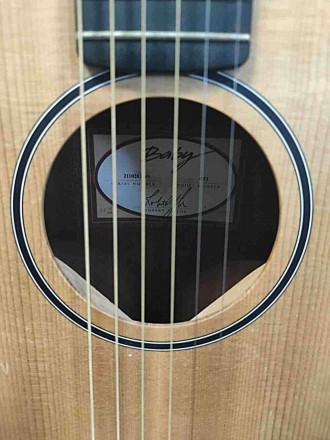 TAYLOR GUITARS BT1 — это акустическая гитара в уменьшенном корпусе (3/4). Это по. . фото 3