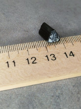 Пропонуємо Вам натуральний камінь - амулет шерл ( чорний турмалін ) .
Розмір 13*. . фото 6