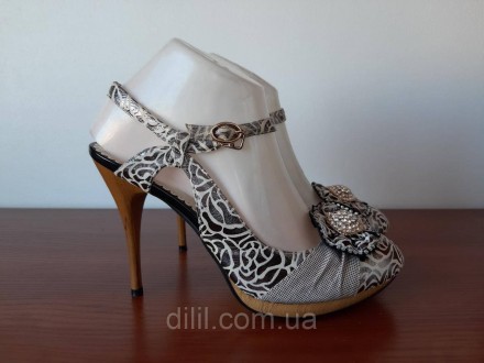 
39р - 24.5 см ( последняя пара )
 
-- Модные стильные женские туфли на каблуке . . фото 4