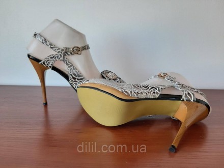 
39р - 24.5 см ( последняя пара )
 
-- Модные стильные женские туфли на каблуке . . фото 7