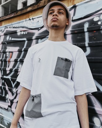 Фірмова ексклюзивна футболка з рефлективными кишенями від бренду OGONPUSHKA.
 
-. . фото 4