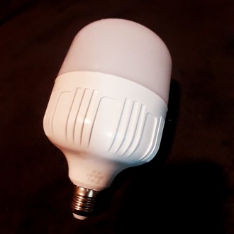 ОПТОМ ДЕШЕВЛЕ
Світлодіодна лампа E27 36 W, напруга від 12-85 вольт 6000k.
Працює. . фото 5