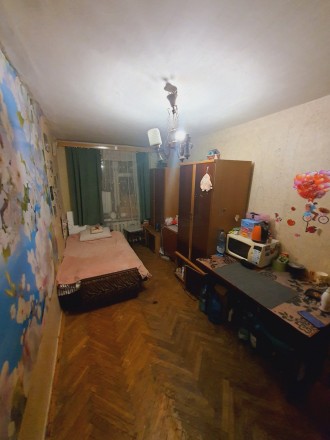комната13 метров,мебель-диван,шкаф,стул,,бытовая техника,в соседних комнатах по . Комсомольский массив. фото 7