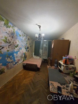 комната13 метров,мебель-диван,шкаф,стул,,бытовая техника,в соседних комнатах по . Комсомольский массив. фото 1