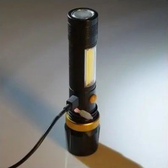 Професійний акумуляторний ліхтар, що випромінює сильний і яскравий промінь світл. . фото 3