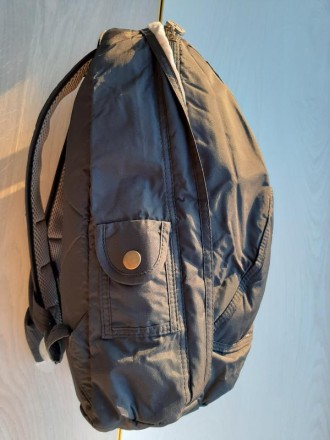 Підлітковий Рюкзак Olli (чорний)

Матеріал: Нейлон 
Розмір 40-25-17 см 
Відм. . фото 4