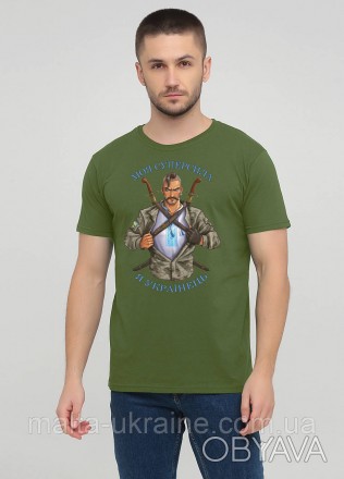 
Качественная оливковая мужская футболка с принтом спереди, круглый воротник. Со. . фото 1