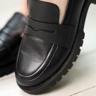 Класична модель жіночих туфлів Shanda 585138 в універсальному чорному кольорі. П. . фото 11