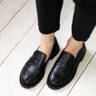 Класична модель жіночих туфлів Shanda 585138 в універсальному чорному кольорі. П. . фото 4