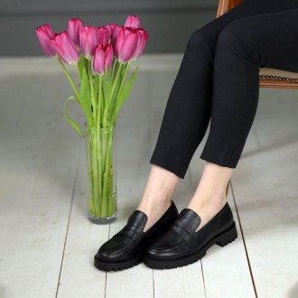 Класична модель жіночих туфлів Shanda 585138 в універсальному чорному кольорі. П. . фото 6