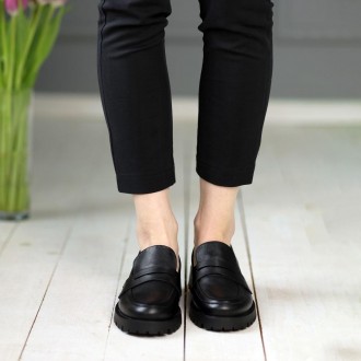 Класична модель жіночих туфлів Shanda 585138 в універсальному чорному кольорі. П. . фото 5