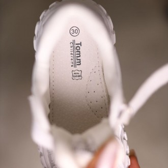 Стильна модель дитячих кросівок Kids 585082 в універсальному білому кольорі. Пар. . фото 10
