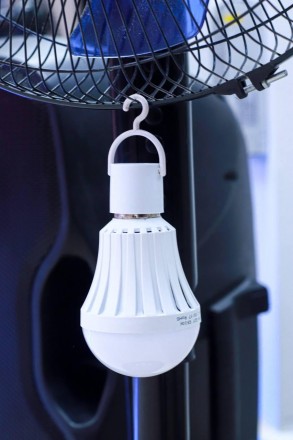 Особенности продукта:
Лампочка будет заряжаться, пока есть электричество. Светит. . фото 7