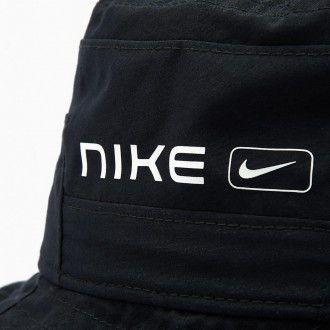 Легкая и удобная бейсболка Nike Sportswear Bucket Cap из мятого тканого материал. . фото 3