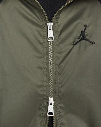 Эта куртка Jordan Essentials защитит вас в дороге. Эта ветровка с молнией во всю. . фото 3