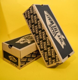 Фирменная подарочная коробка для кроссовок Fila
 
Коробки для обуви включительно. . фото 7