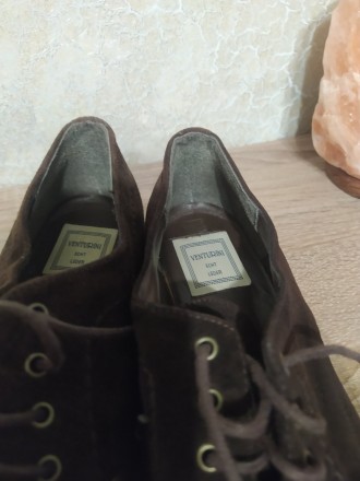 Продам жіночі туфлі дербі Venturini, Италія, Нат. замш коричневого кольору, усті. . фото 3