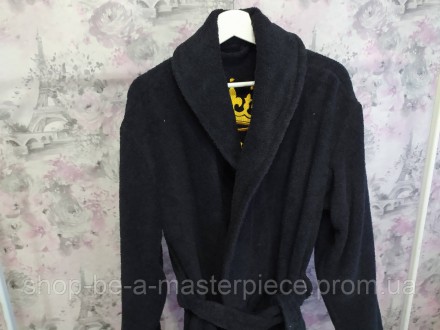 
На фото черный махровый халат с вышивкой
Халат без капюшона
Махра-100% хлопок
Д. . фото 4