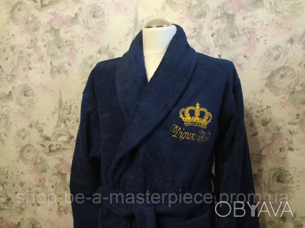 
На фото синий велюровый махровый халат с вышивкой
Халат без капюшона
Велюр -100. . фото 1