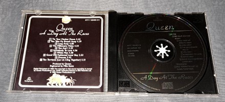 Продам СД Queen - A Day At The Races
Состояние диск/полиграфия NM/NM
Коробка Б. . фото 4